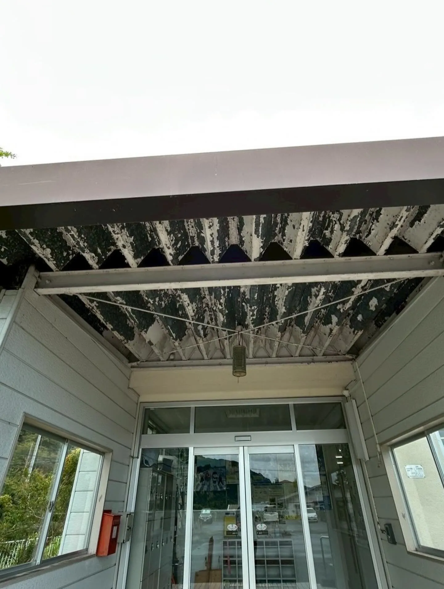 天井鉄骨部分を塗装いたしました🦾